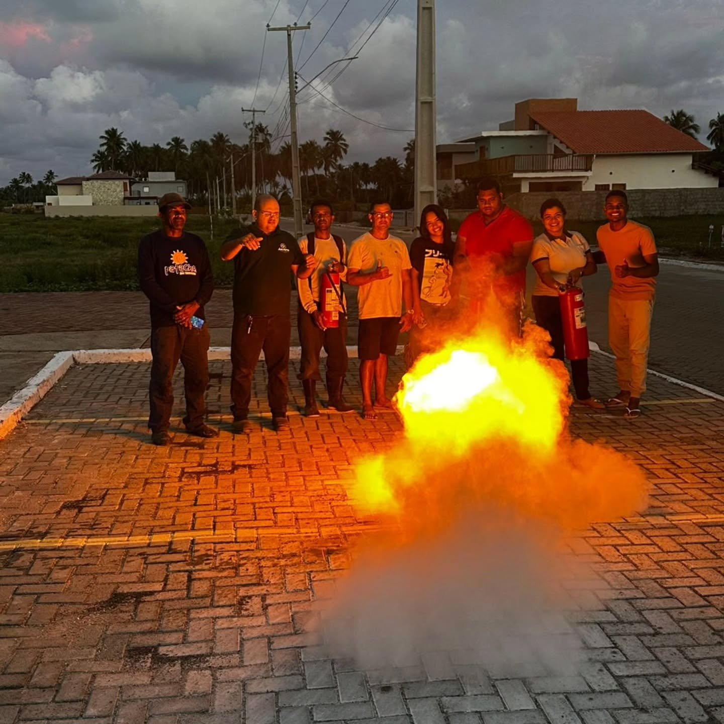 Treinamento de combate a incêndio com extintor