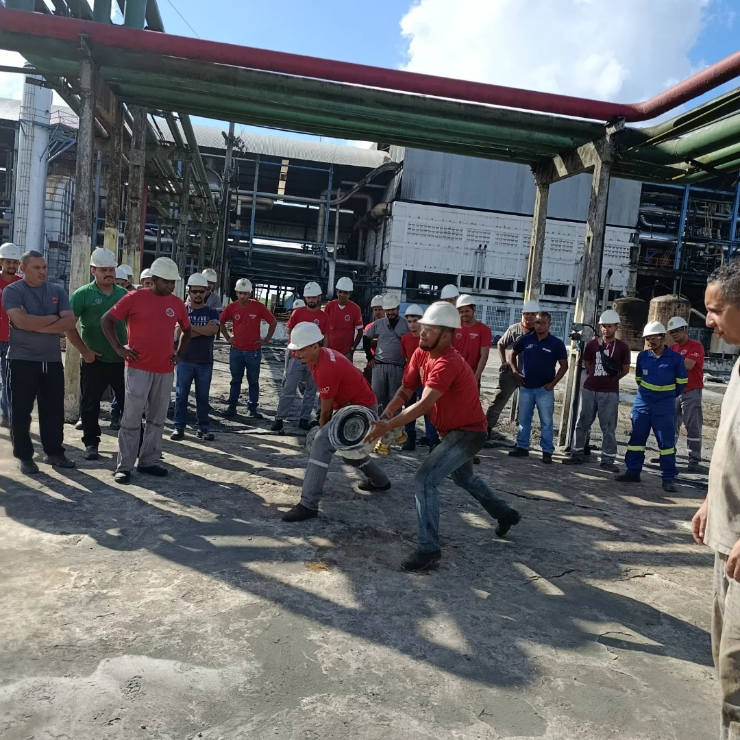 Treinamento de equipe em ambiente industrial